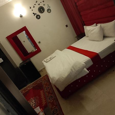 Hotel Royal Grand 라호르 외부 사진
