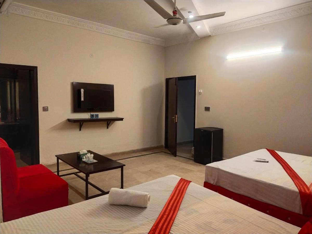 Hotel Royal Grand 라호르 외부 사진