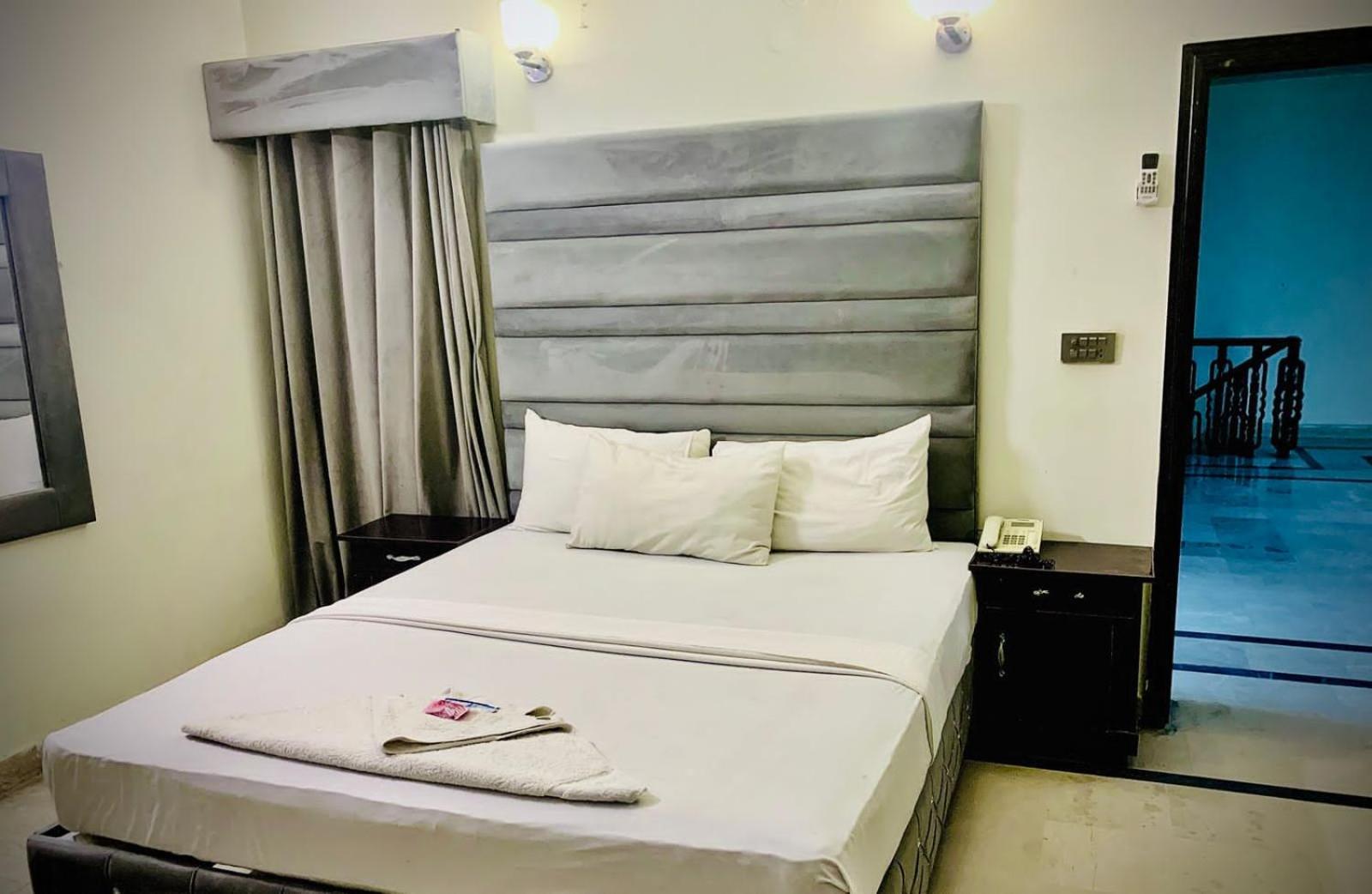 Hotel Royal Grand 라호르 외부 사진
