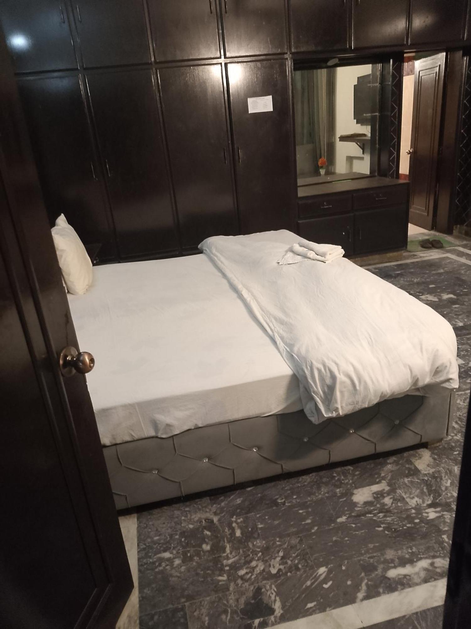 Hotel Royal Grand 라호르 외부 사진