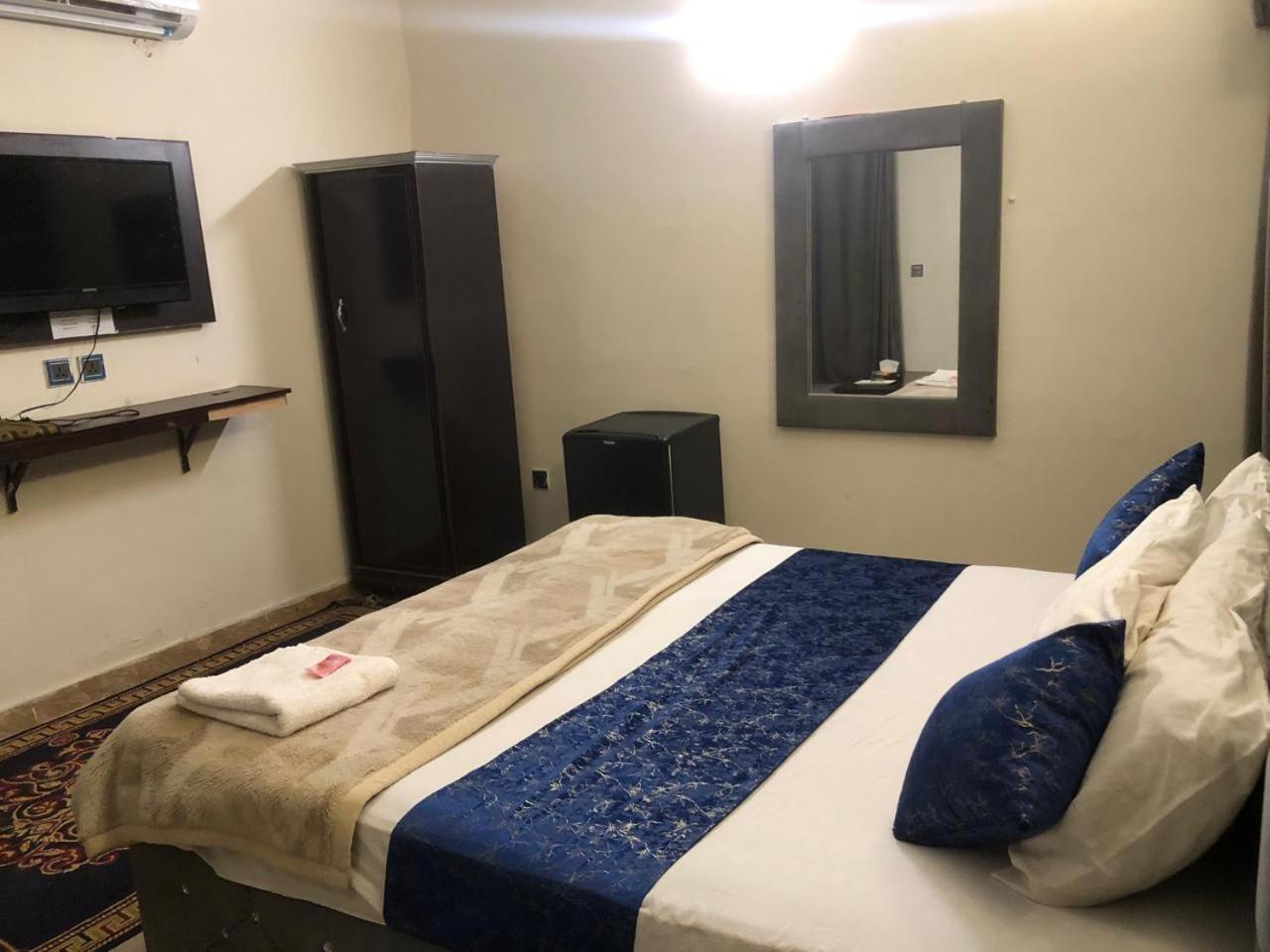 Hotel Royal Grand 라호르 외부 사진