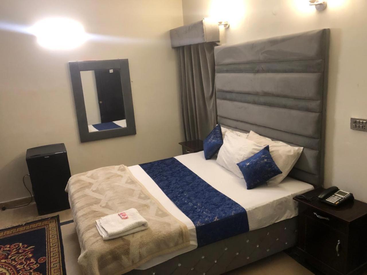 Hotel Royal Grand 라호르 외부 사진