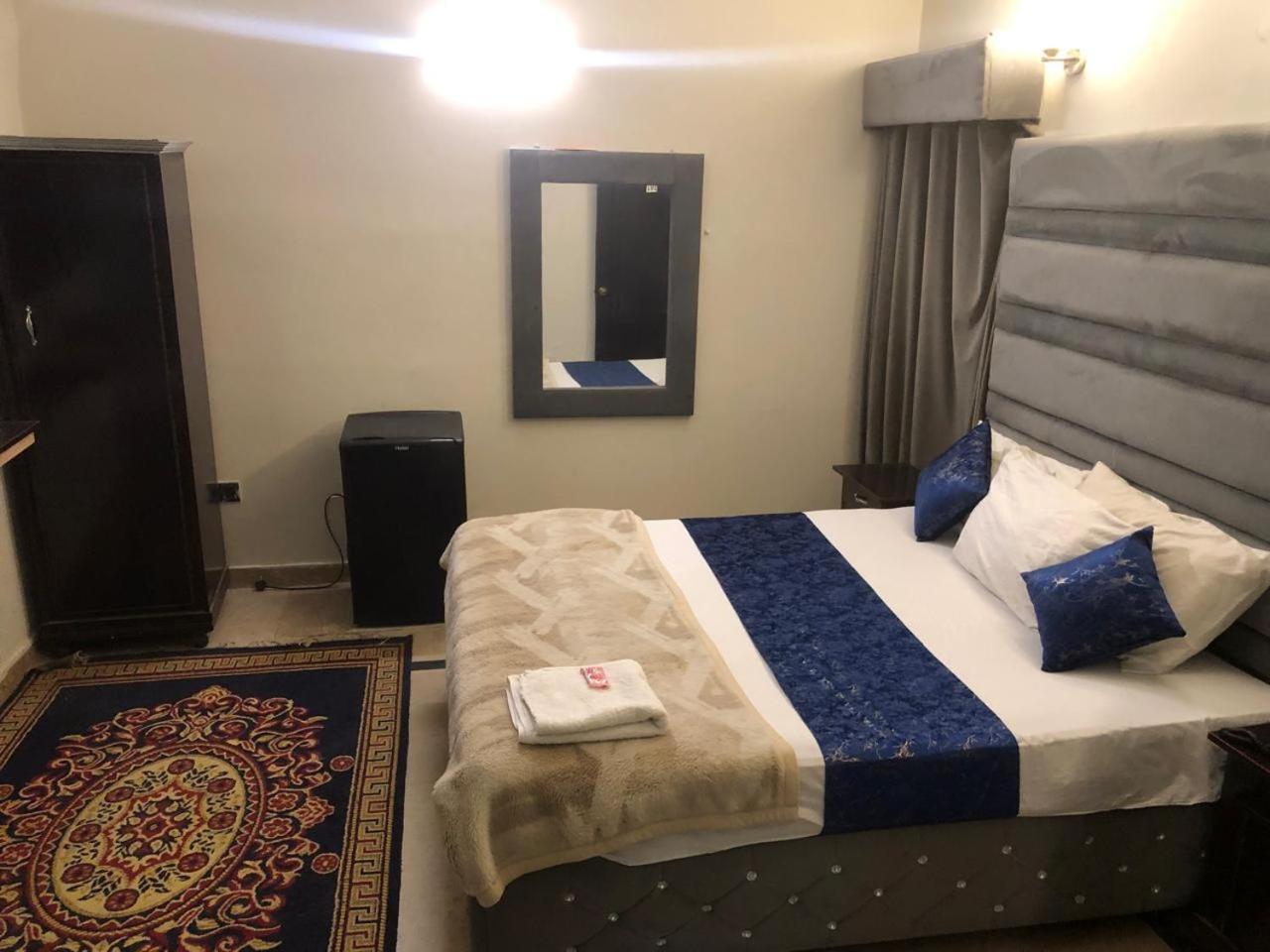 Hotel Royal Grand 라호르 객실 사진