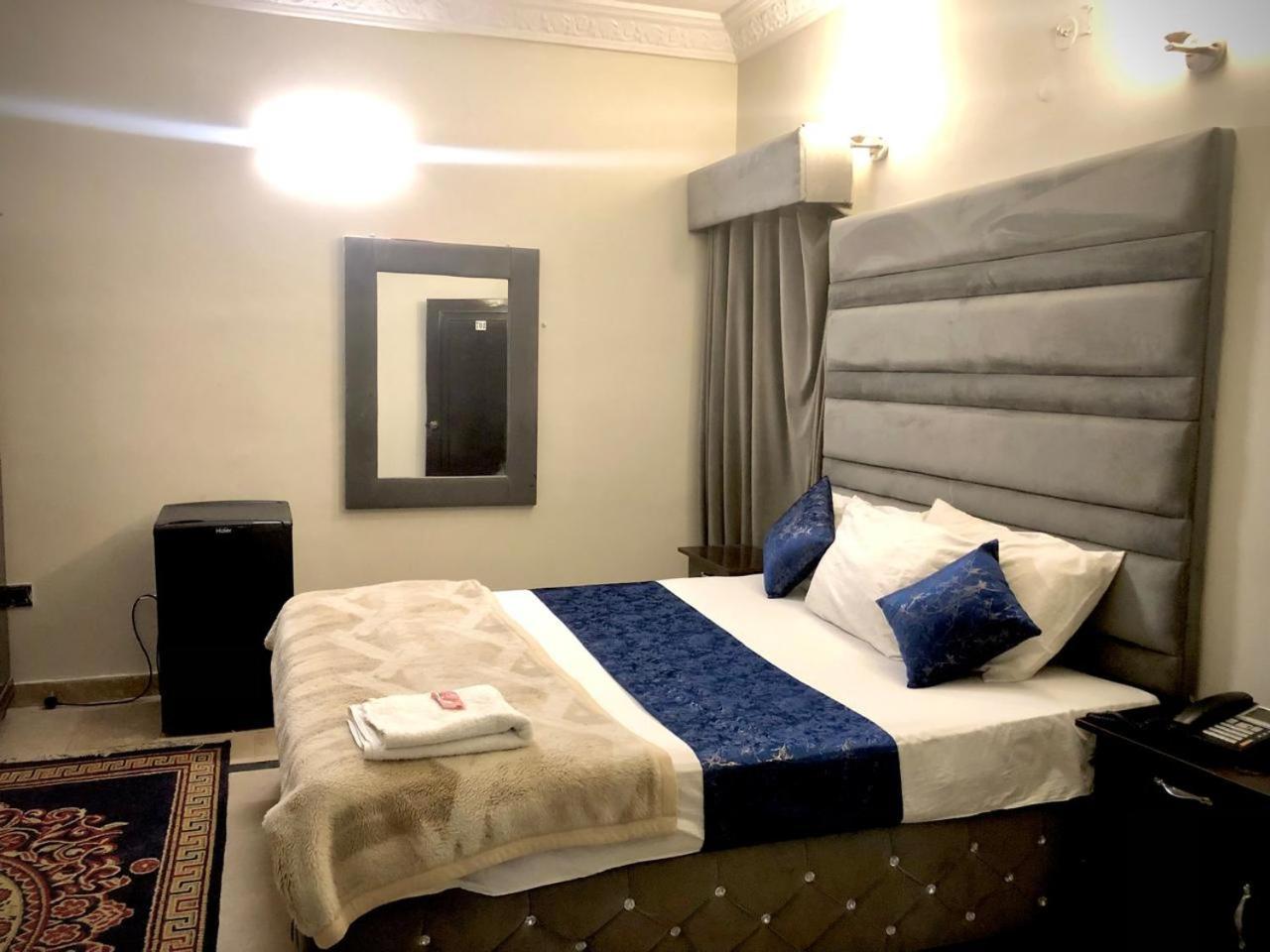 Hotel Royal Grand 라호르 외부 사진